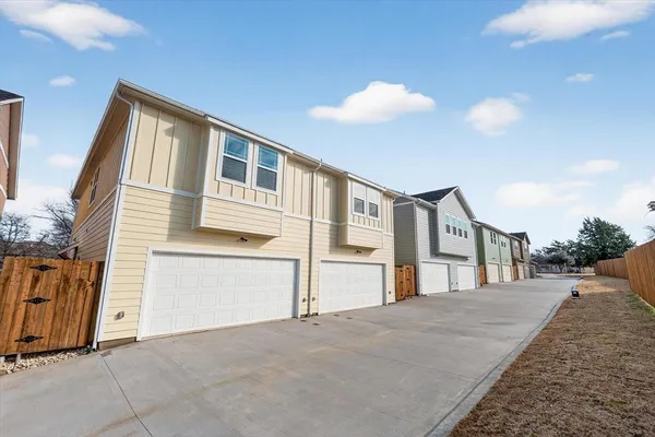 $2,395 | 502 East Kimball Street, Unit 2, Mansfield, TX 76063