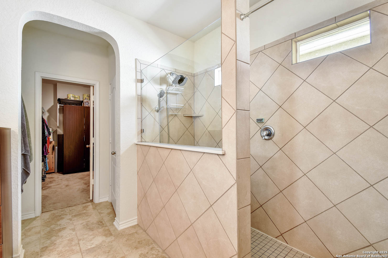 145 Rustic Universal City, TX 78148 - Photo 15 of 25 a view of a bathroom