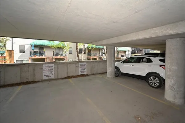 $2,750 | 441 West 10th Street, Kansas City, MO 64105