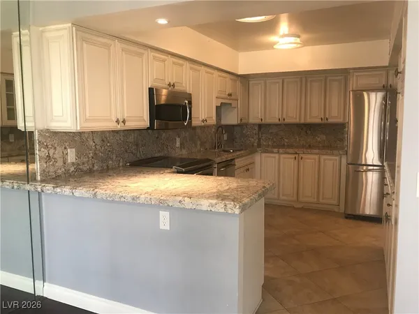 $1,850 | 205 East Harmon Avenue, Unit 405, Las Vegas, NV 89169