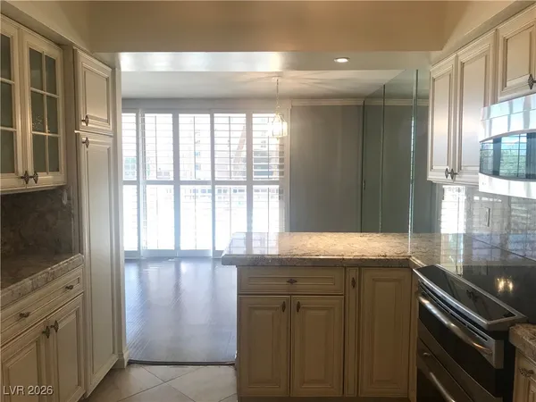 $1,850 | 205 East Harmon Avenue, Unit 405, Las Vegas, NV 89169