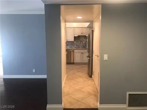 $1,850 | 205 East Harmon Avenue, Unit 405, Las Vegas, NV 89169