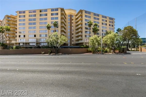 $1,850 | 205 East Harmon Avenue, Unit 405, Las Vegas, NV 89169