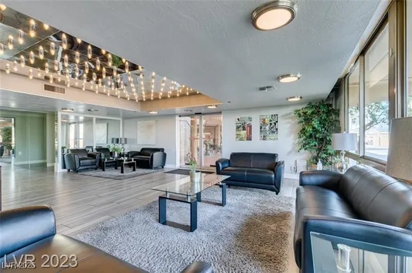 $1,850 | 205 East Harmon Avenue, Unit 405, Las Vegas, NV 89169