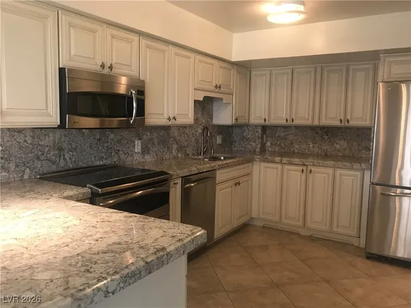 $1,850 | 205 East Harmon Avenue, Unit 405, Las Vegas, NV 89169