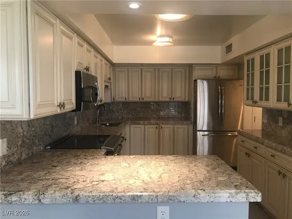 $1,850 | 205 East Harmon Avenue, Unit 405, Las Vegas, NV 89169