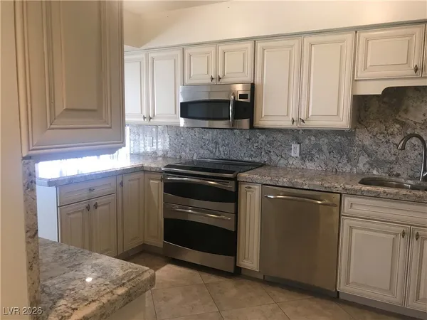 $1,850 | 205 East Harmon Avenue, Unit 405, Las Vegas, NV 89169