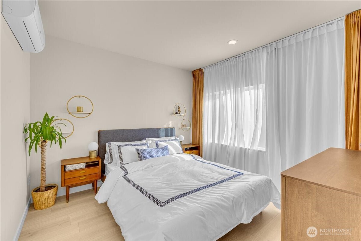 1602 East Marion Street Seattle, WA 98122 - Photo 18 of 28 a bedroom with a bed and a potted plant