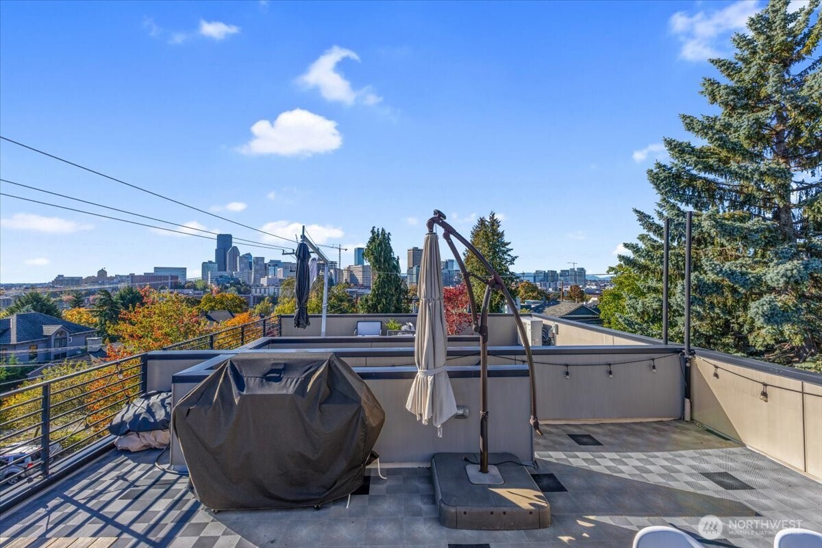 1602 East Marion Street Seattle, WA 98122 - Photo 6 of 28 a view of a terrace with furniture