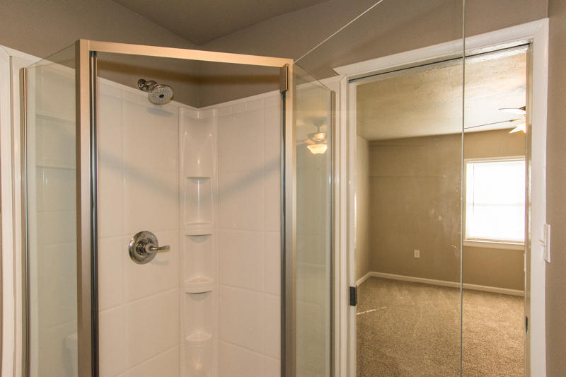 4945 Eastside Road Redding, CA 96001 - Photo 23 of 38 shower