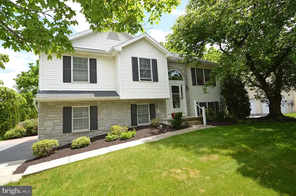 $399,500 | 613 Mallard Drive, Manheim, PA 17545