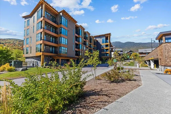 $1,995,000 | 69 Hourglass Drive, Unit 205, Stowe, VT 05672
