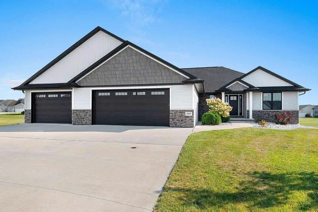 1997 Dobby Street, Lawrence, WI 54115