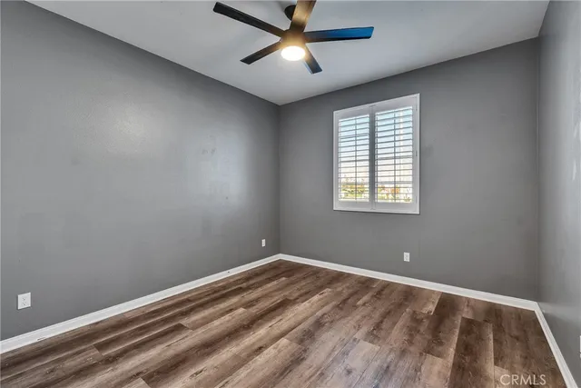 a view of room with window and ceiling fan