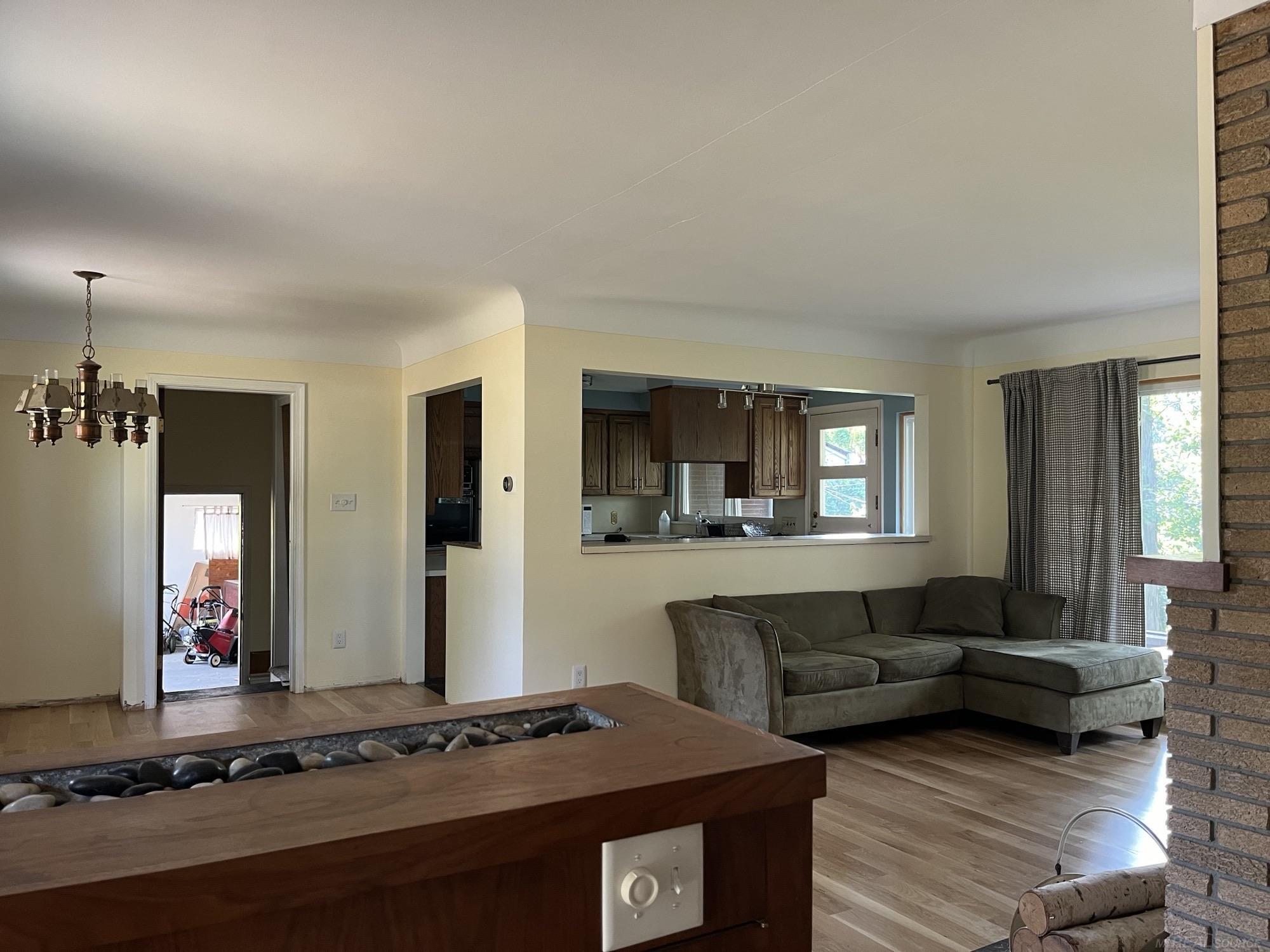 195 Windsor Road Rochester, MI 48307 - Photo 4 of 23 Entry View