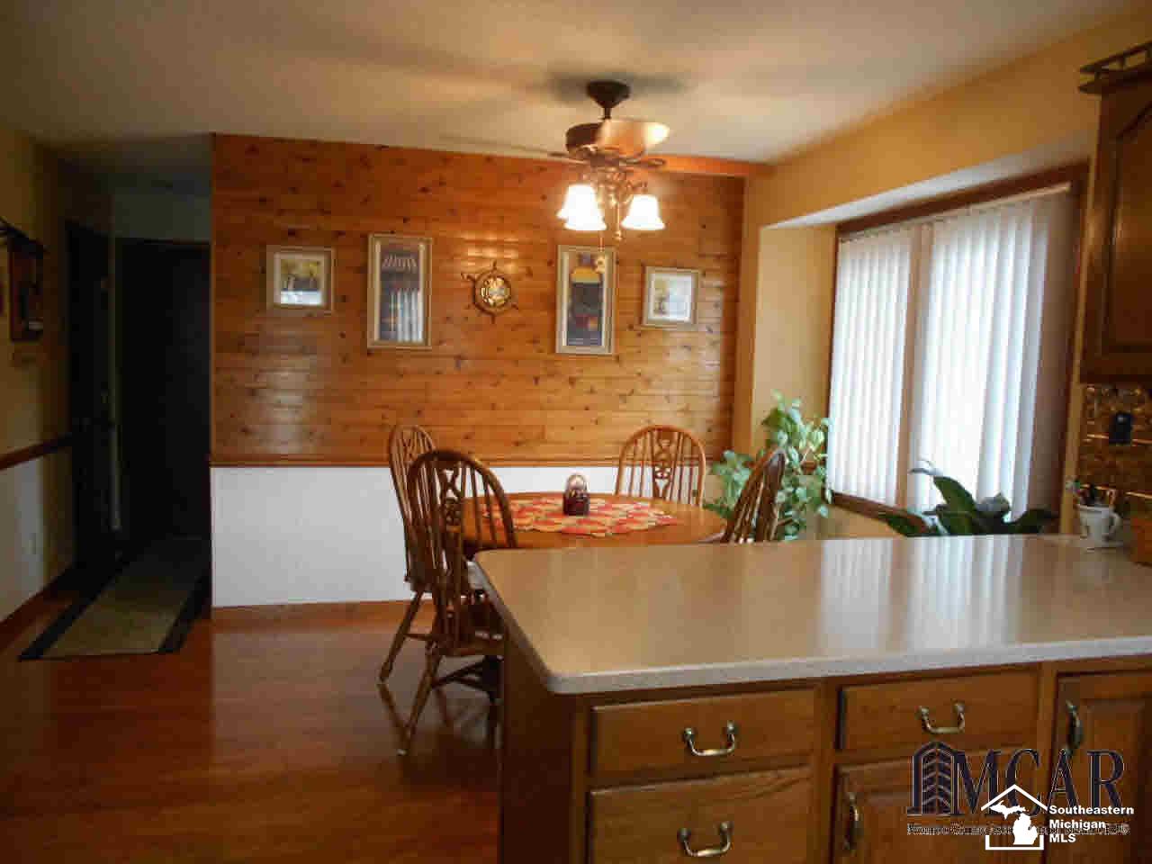 1225 Rutledge Drive Temperance, MI 48182 - Photo 7 of 24 21289909-6.JPG