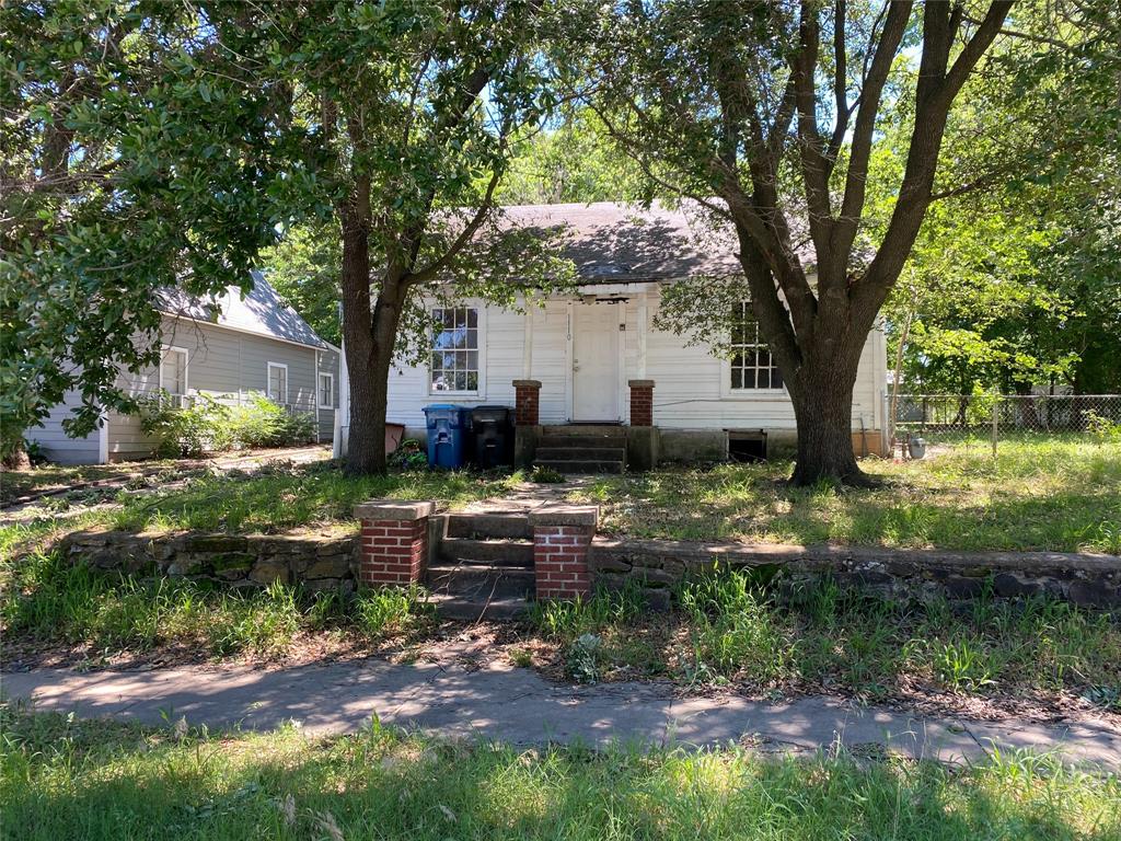 1110 South Houston Avenue Denison, TX 75021 - Photo 1 of 1 a front view of a house with garden