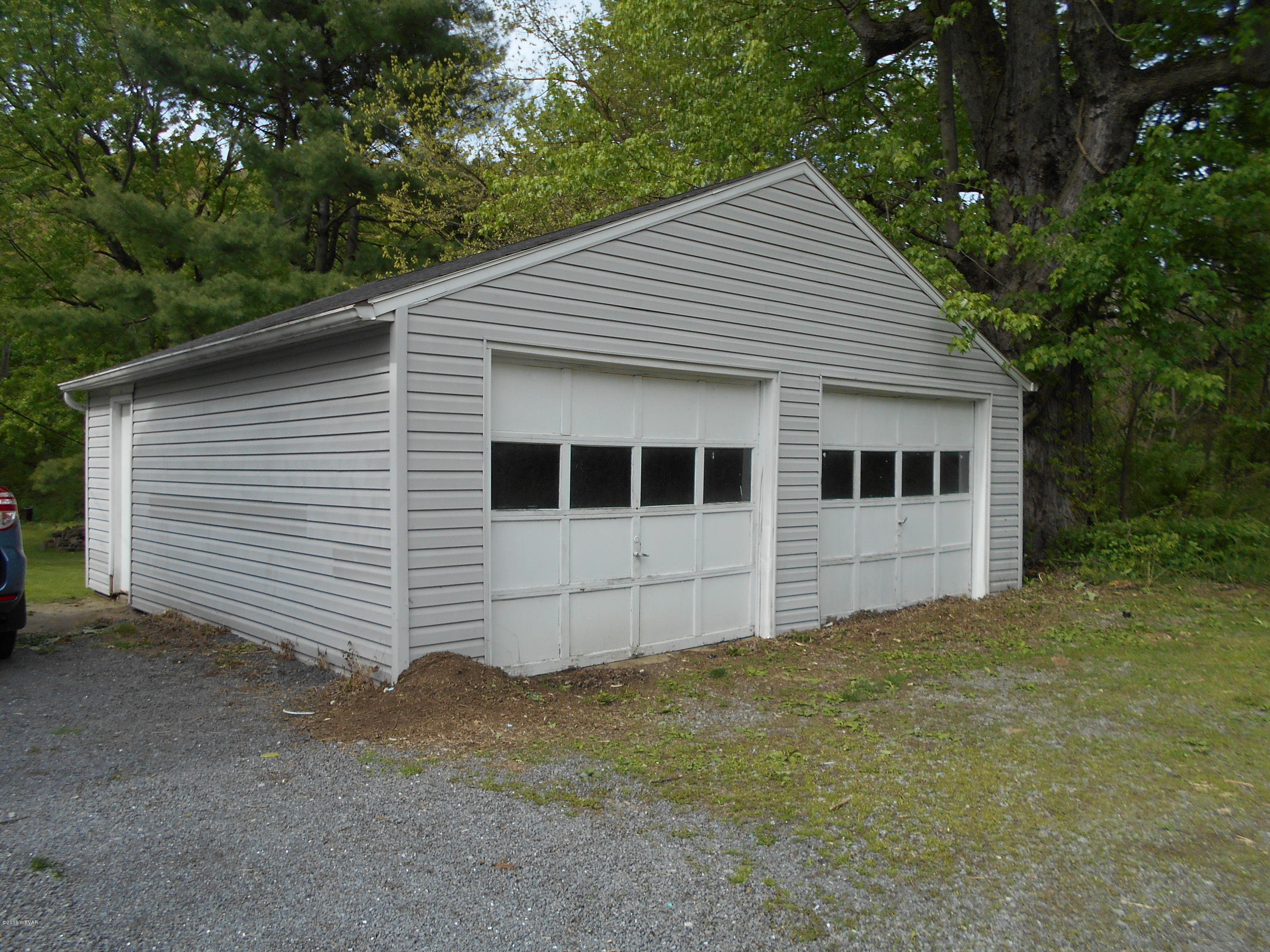 Detached garage
