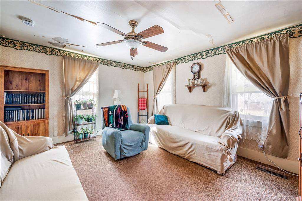 1869 Millbrook Road Grove City, PA 16127 - Photo 4 of 42