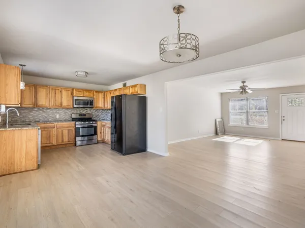 $1,850 | 800 Monterrey Place, Austin, TX 78753