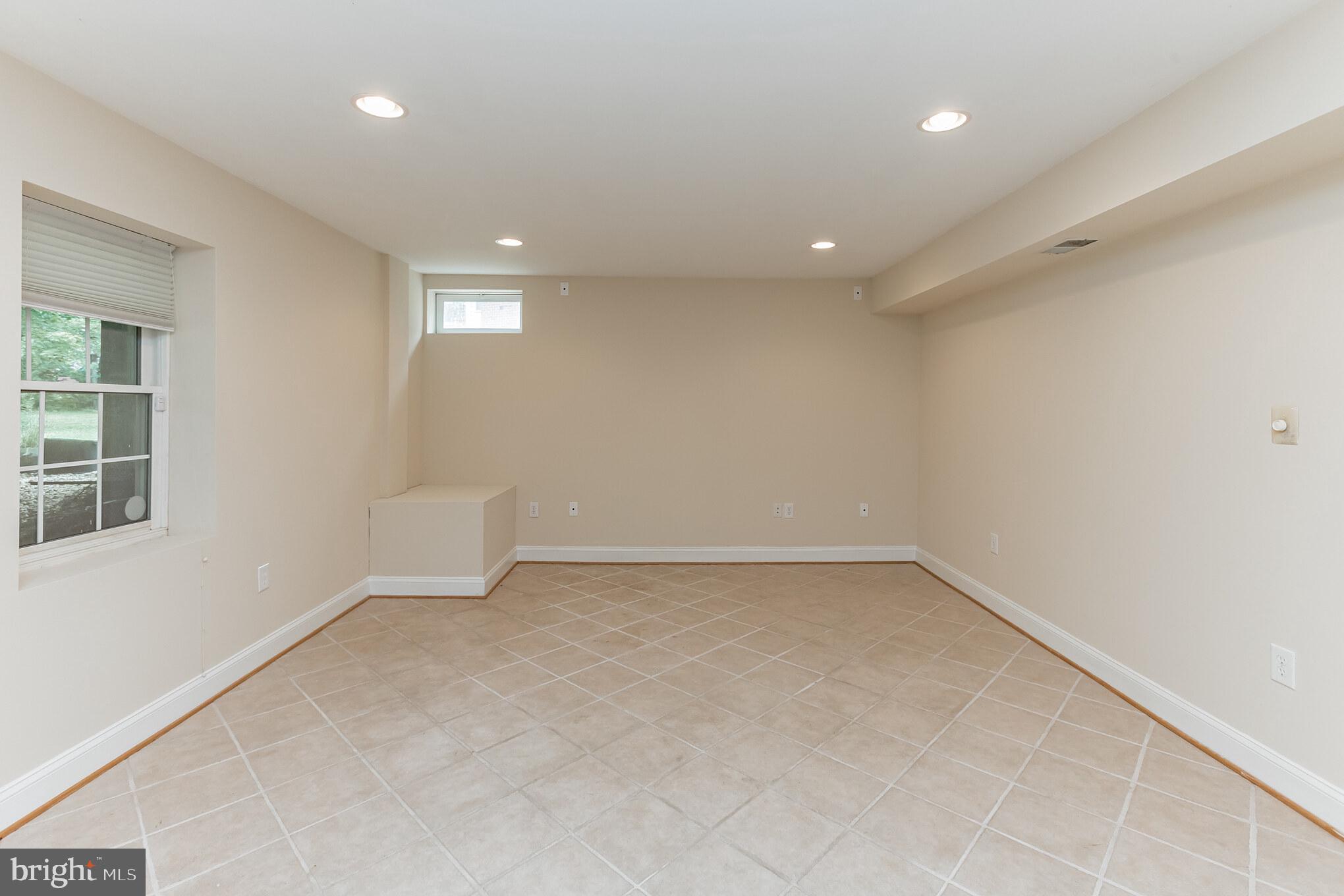 13907 Willow Tree Drive Rockville, MD 20850 - Photo 28 of 30 an empty room with windows