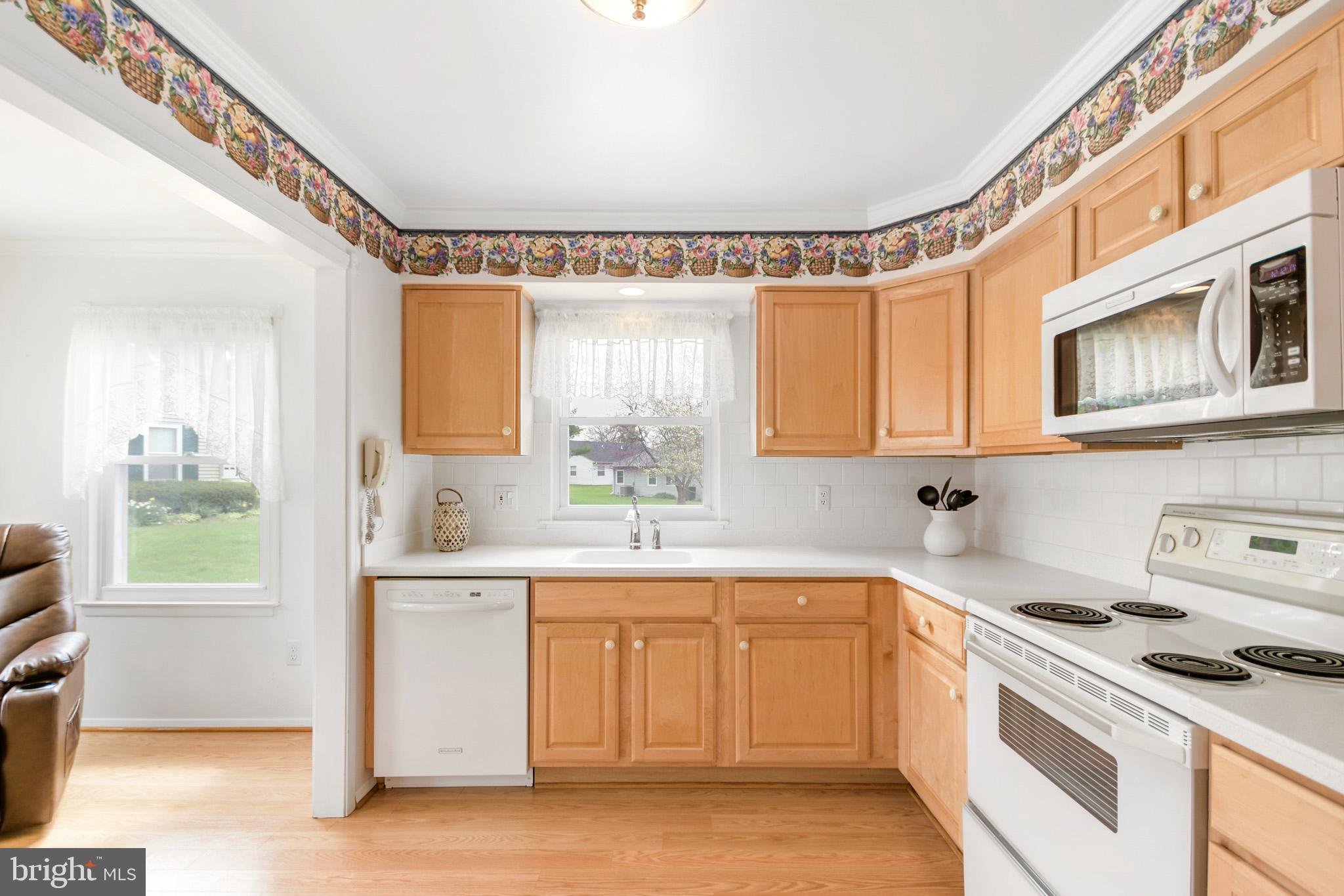 7011 Basswood Road Frederick, MD 21703 - Photo 11 of 33 Maple cabinets