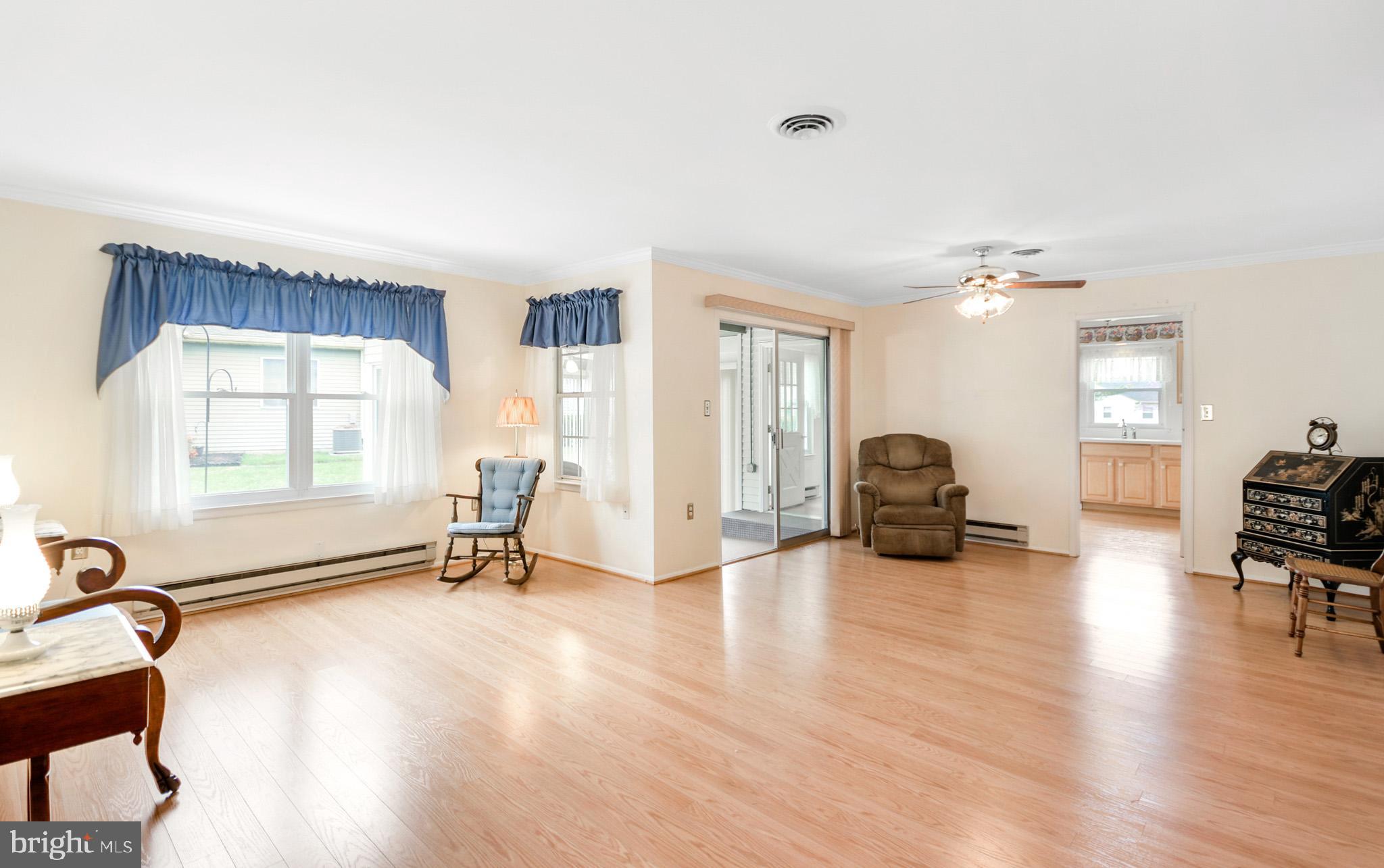 7011 Basswood Road Frederick, MD 21703 - Photo 3 of 33 Living/ dining area