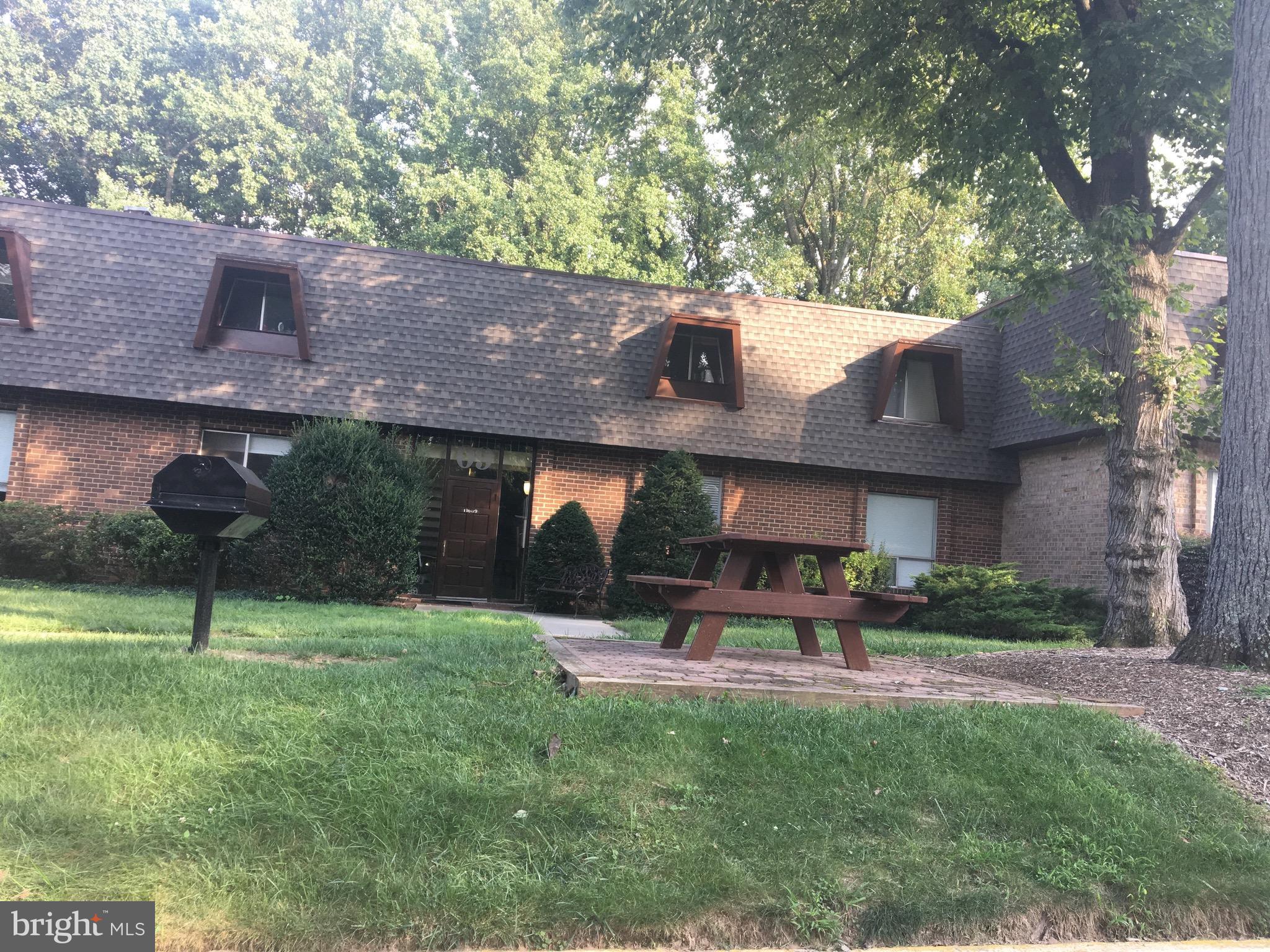 11600 Vantage Hill Road, Unit 1A Reston, VA 20190 - Photo 11 of 12 Grilling areas throughout the community
