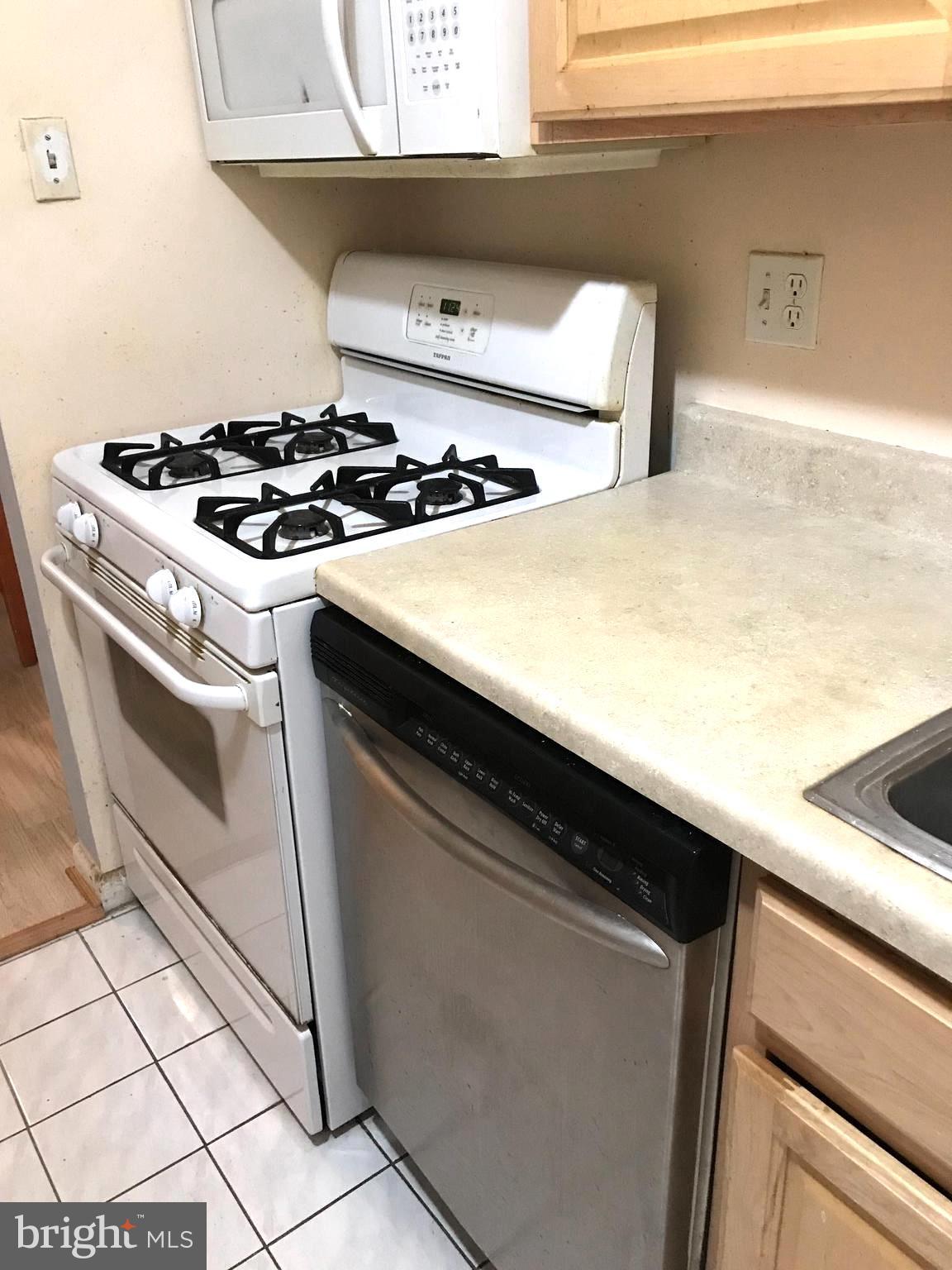 11600 Vantage Hill Road, Unit 1A Reston, VA 20190 - Photo 4 of 12 Kitchen