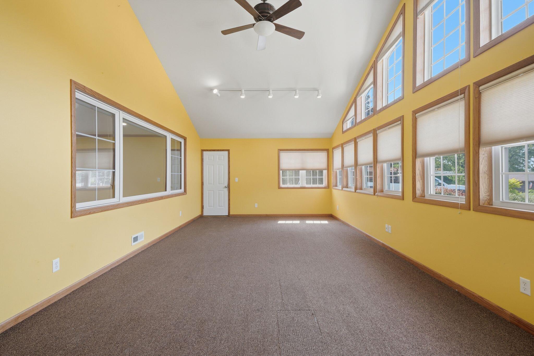 16730 Willow Ridge Lane Brookfield, WI 53005 - Photo 5 of 35 71526_16730_Willow_Ridge_Lane_Brookfield