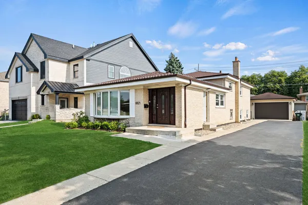 $598,000 | 8821 Congress Park Avenue, Brookfield, IL 60513