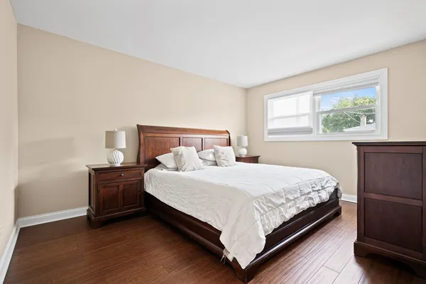 $598,000 | 8821 Congress Park Avenue, Brookfield, IL 60513