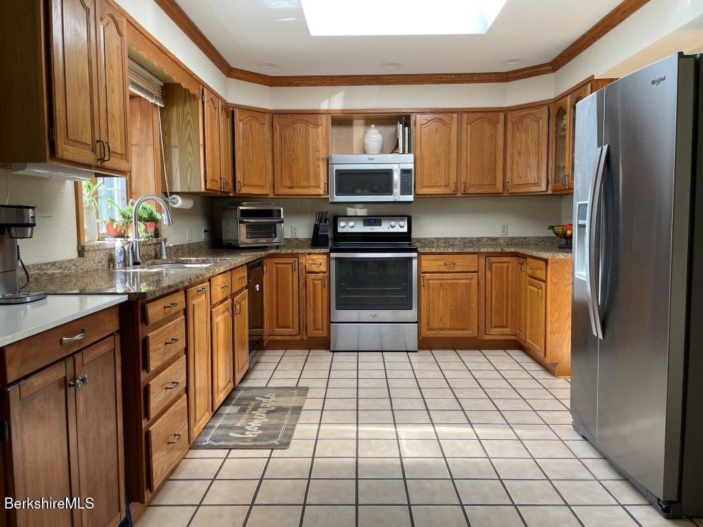 851 East New Lenox Road Pittsfield, MA 01201 - Photo 8 of 58 20260601_143118063_iOS