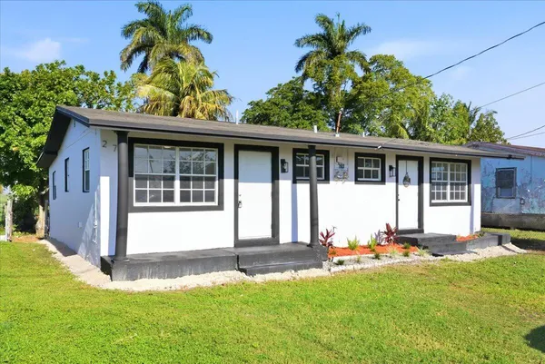 $279,000 | 270 Southwest 10th Avenue, South Bay, FL 33493