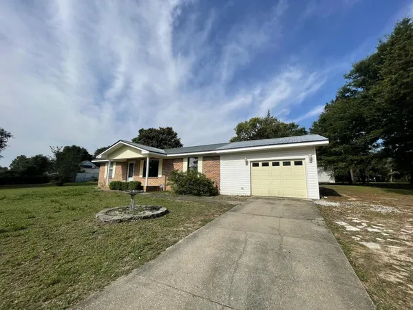 $1,500 | 688 Roberts Drive, DeFuniak Springs, FL 32433
