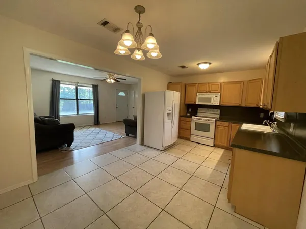 $1,500 | 688 Roberts Drive, DeFuniak Springs, FL 32433