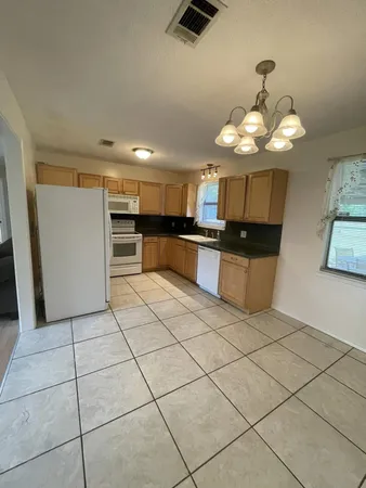 $1,500 | 688 Roberts Drive, DeFuniak Springs, FL 32433