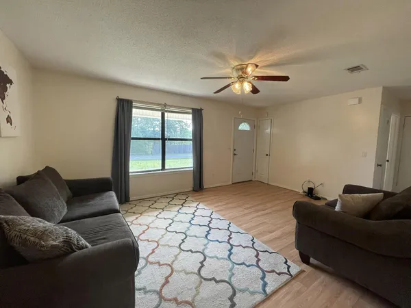 $1,500 | 688 Roberts Drive, DeFuniak Springs, FL 32433