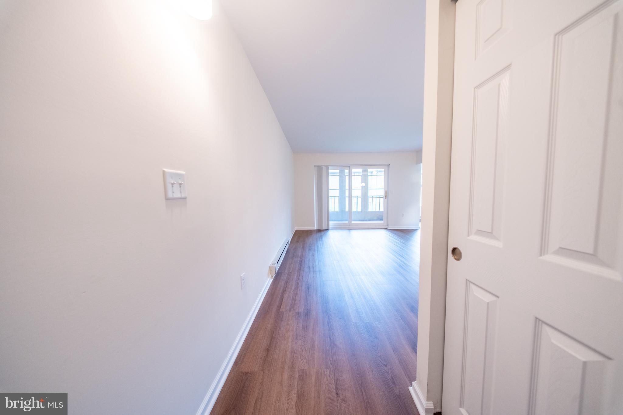 15210 Elkridge Way, Unit 912J Silver Spring, MD 20906 - Photo 7 of 35 Entryway