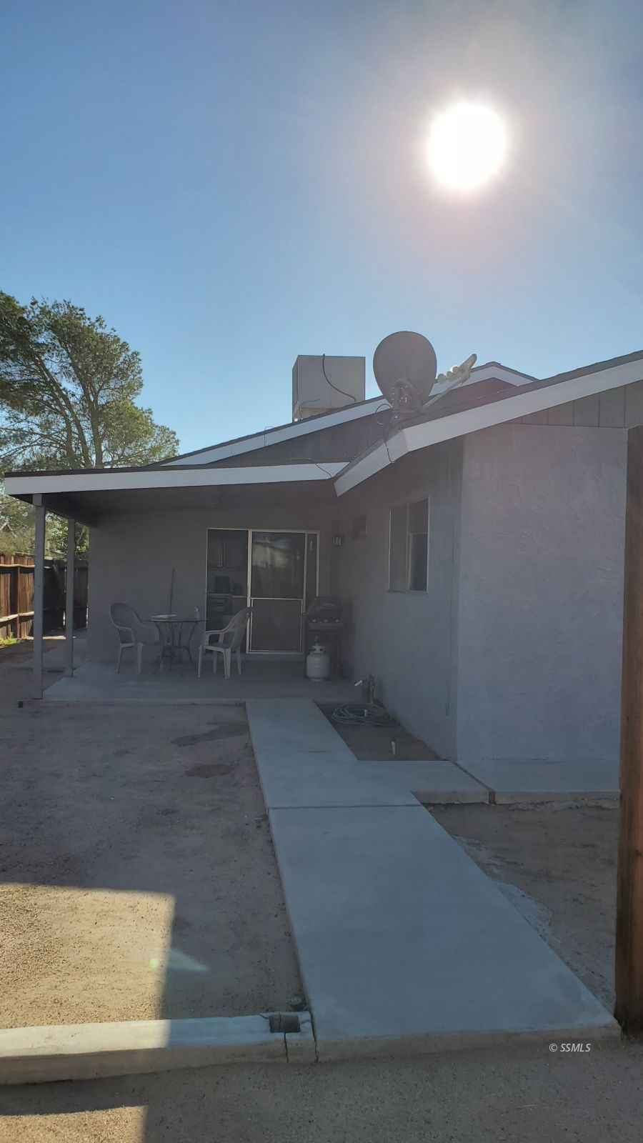 429 South Fountain Street Ridgecrest, CA 93555 - Photo 33 of 33 front view of a house with balcony