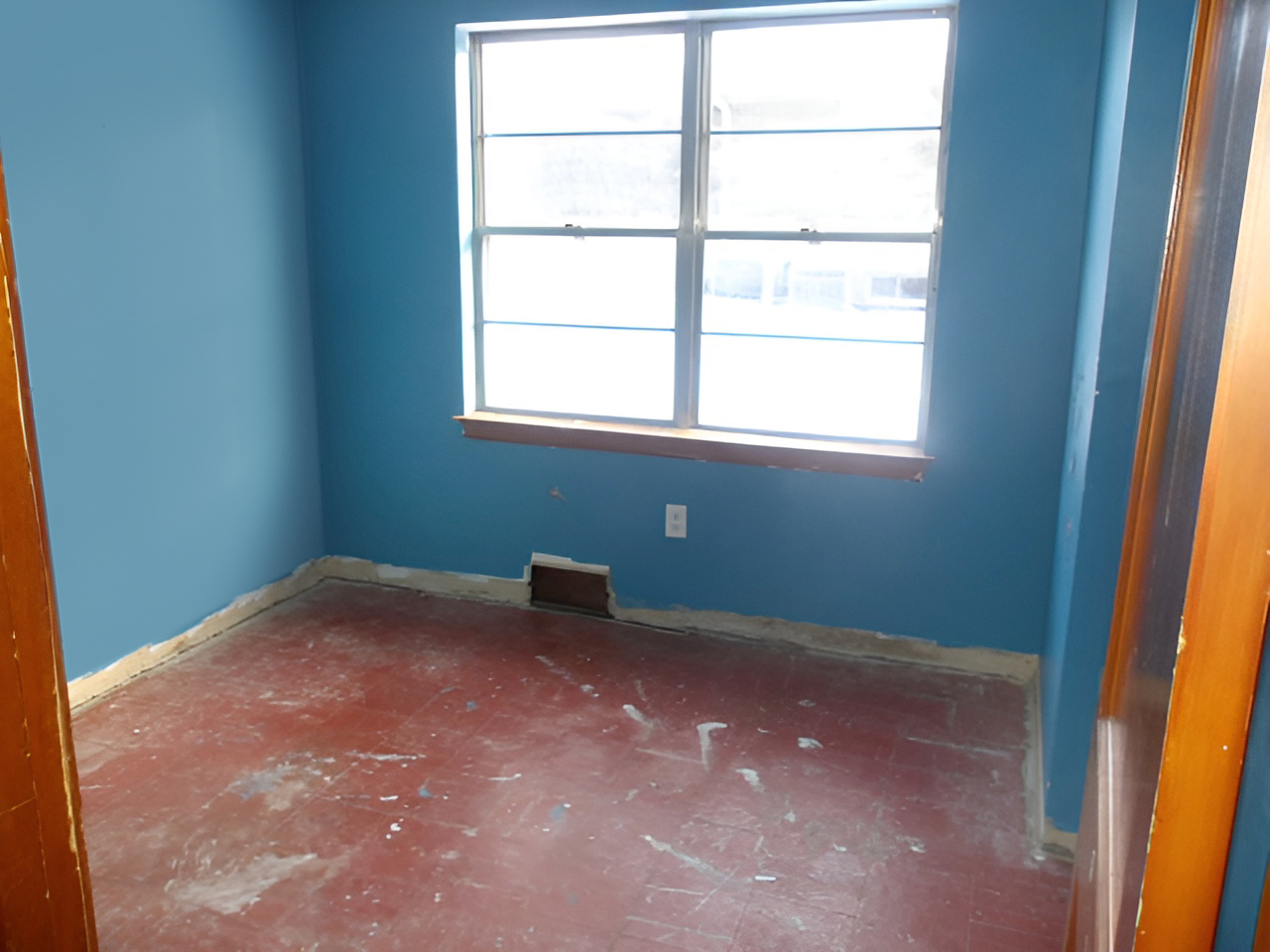 108 North Locust Street Maroa, IL 61756 - Photo 10 of 13 an empty room with a window