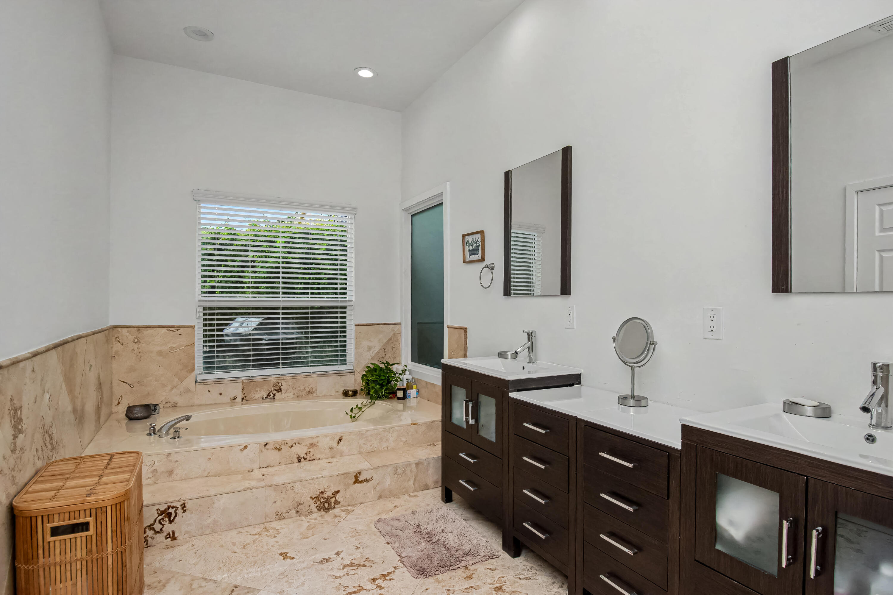 2653 Northwest 46th Street Boca Raton, FL 33434 - Photo 17 of 46 228BFB78-10E9-4887-8698-C25F27D5BC90