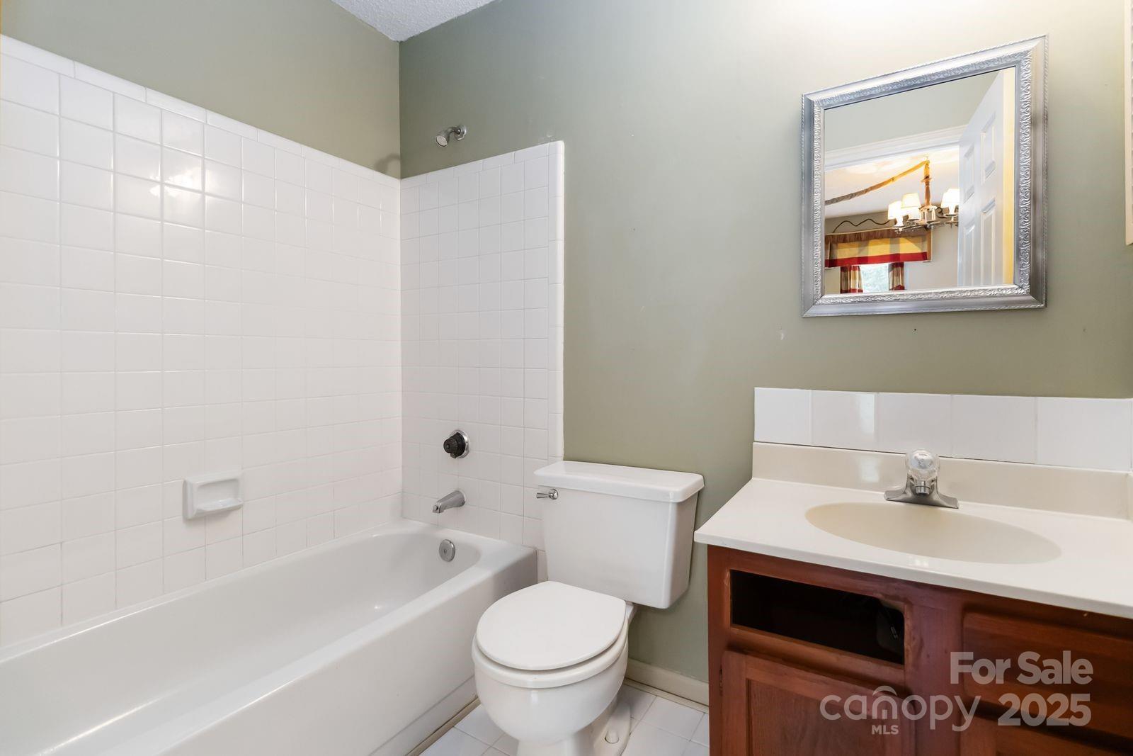 11001 Running Ridge Rd. Charlotte, NC 28226 - Photo 30 of 38 a bathroom with a sink a toilet and a bathtub