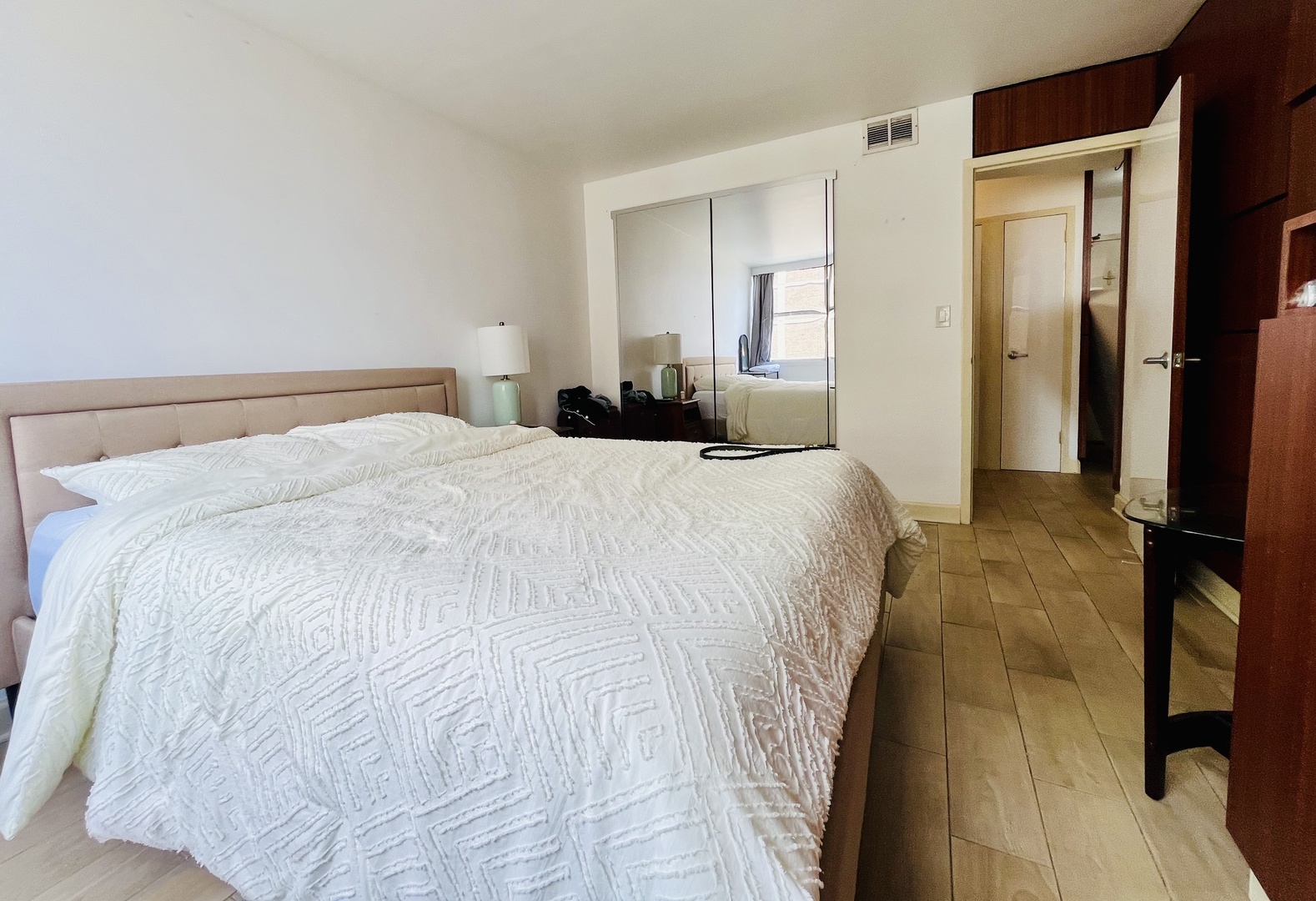 6301 North Sheridan Road, Unit 15C Chicago, IL 60660 - Photo 8 of 20