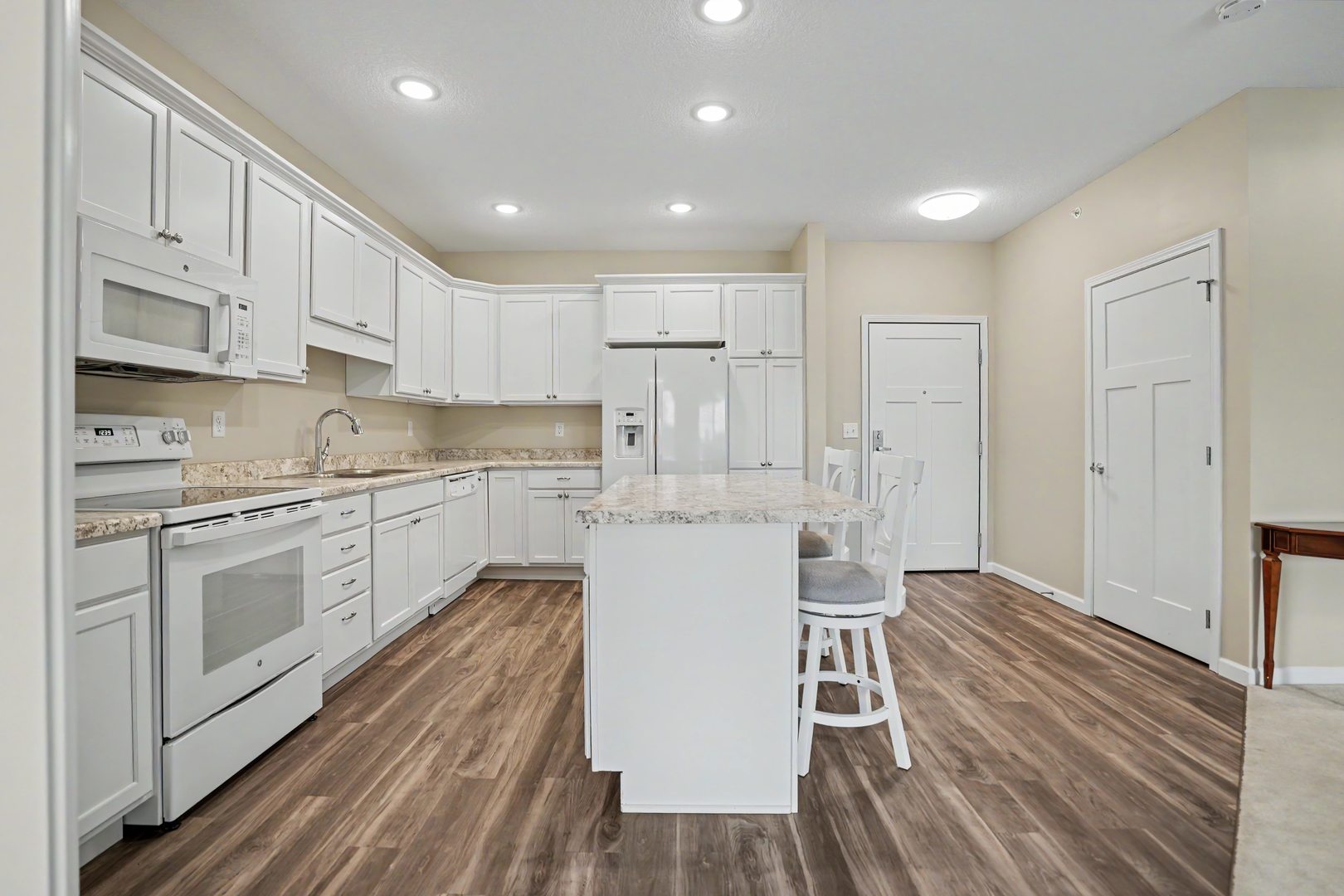 2592 Middle Road, Unit 318 Bettendorf, IA 52722 - Photo 12 of 24