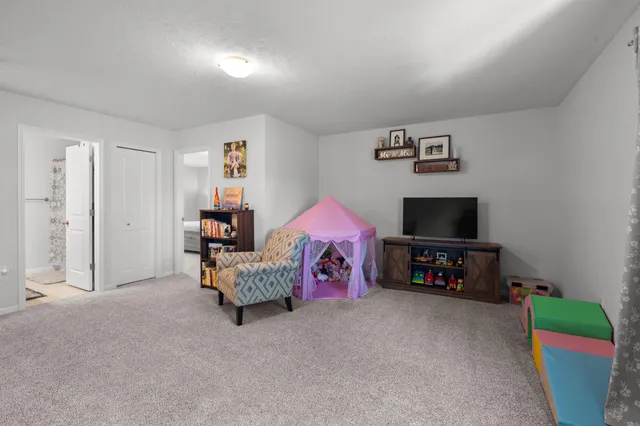 $389,900 | 515 Hill Valley Lane, Sparta, MI 49345