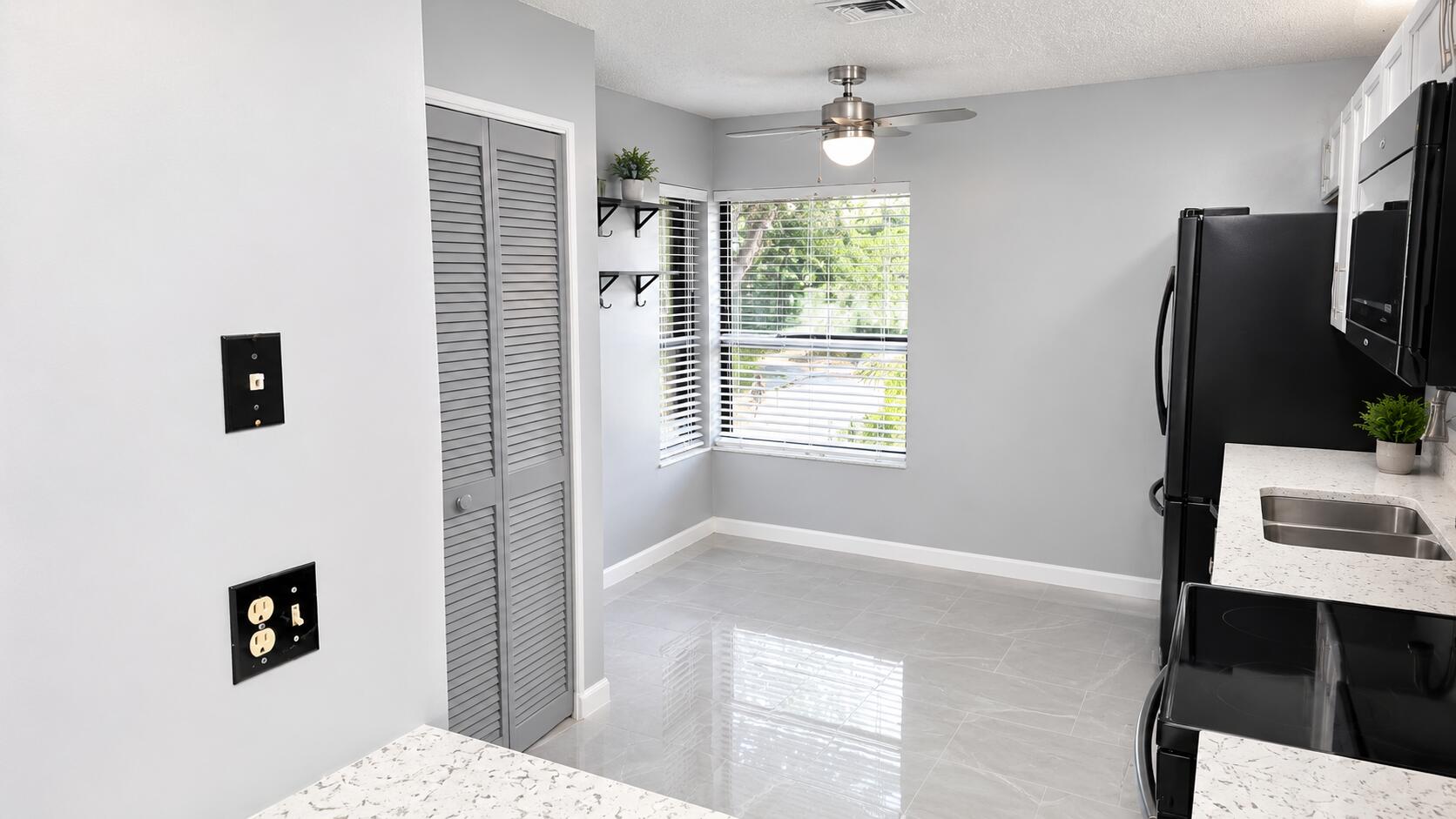 9364 Sable Ridge Circle, Unit B Boca Raton, FL 33428 - Photo 4 of 17 kitchen2