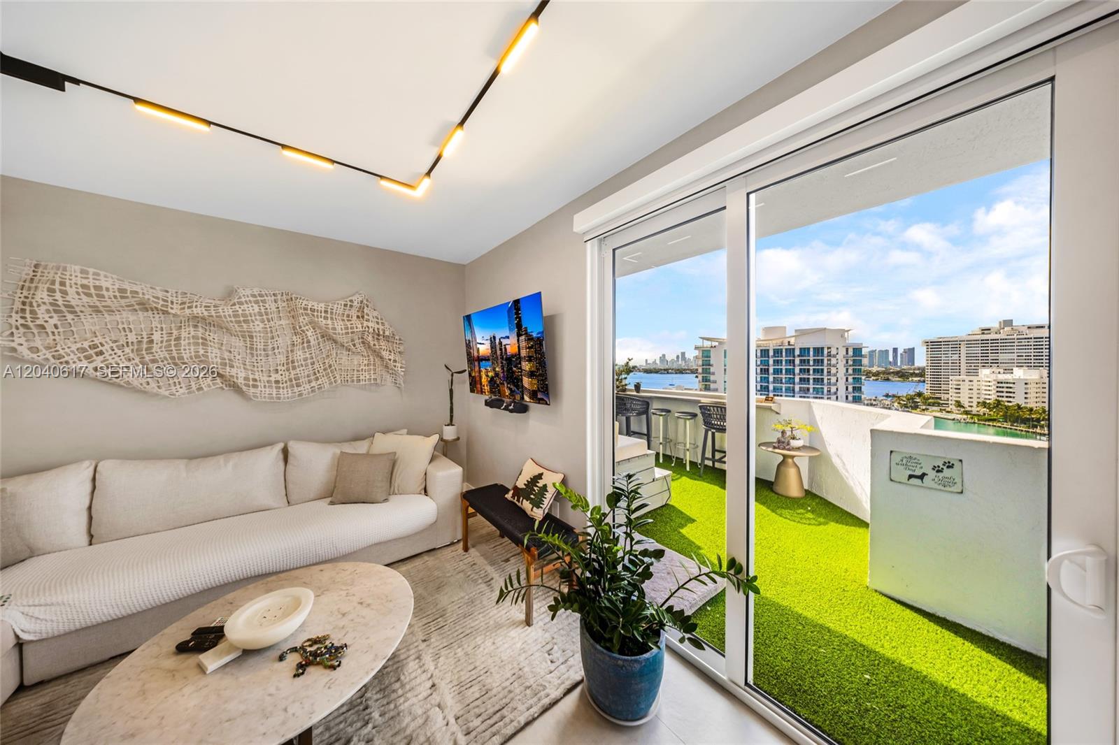 1621 Bay Road, Unit PH4 Miami Beach, FL 33139 - Photo 20 of 40