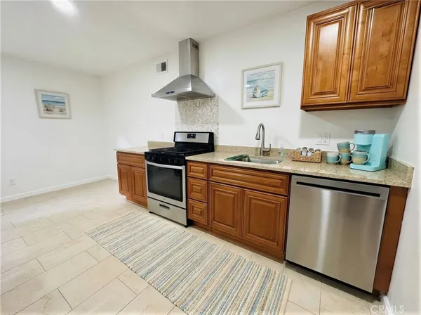 $2,995 | 7672 Amazon Drive, Unit 3, Huntington Beach, CA 92647