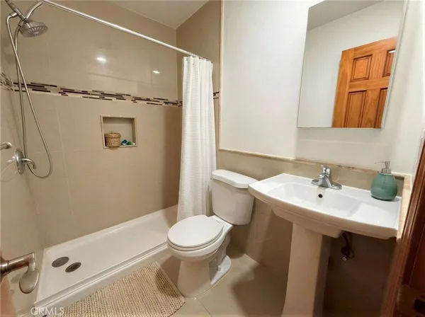 $2,995 | 7672 Amazon Drive, Unit 3, Huntington Beach, CA 92647